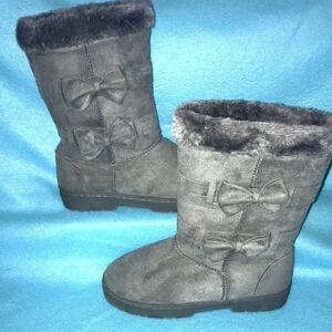 GINA GROUP bow boots faux suede gray pull on cozy NEW size 7 1/2 or M